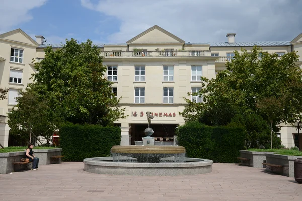 Francia, la pintoresca ciudad de Poissy — Foto de Stock