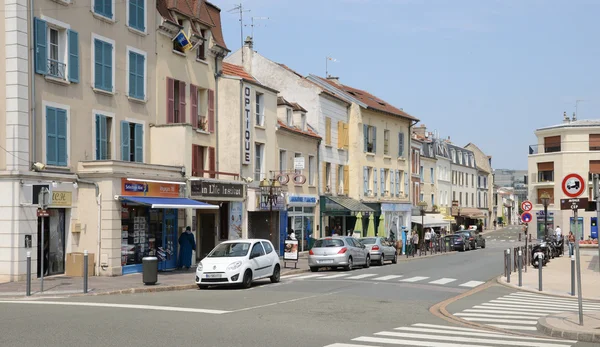 Francia, la pintoresca ciudad de Poissy — Foto de Stock