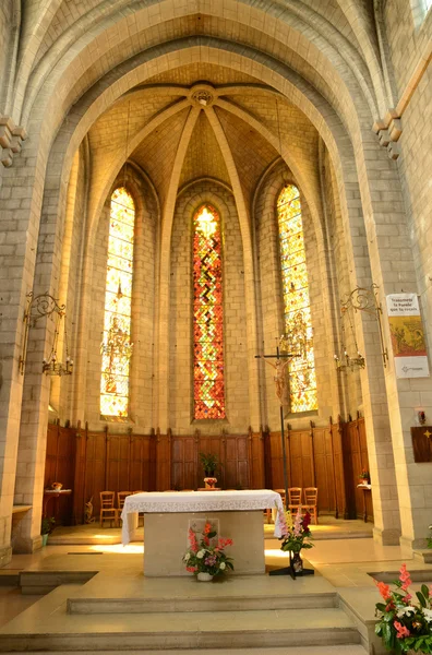 Francia, iglesia San Pedro, San Pablo en Les Mureaux —  Fotos de Stock