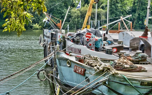 Frankrike, den pittoreska staden conflans-sainte-honorine — Stockfoto