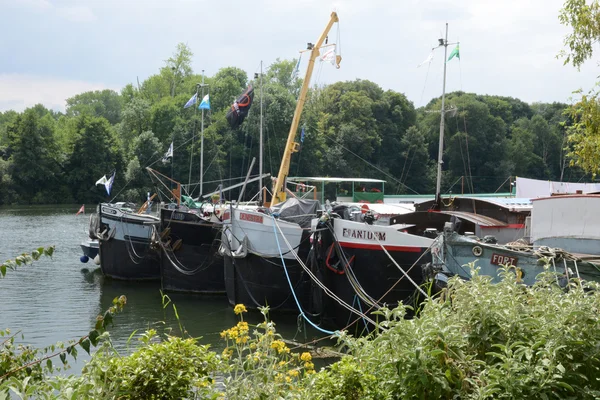 Frankrike, den pittoreska staden conflans-sainte-honorine — Stockfoto