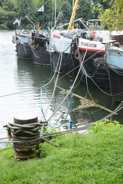 Francia, la pittoresca città di Conflans Sainte Honorine — Foto Stock