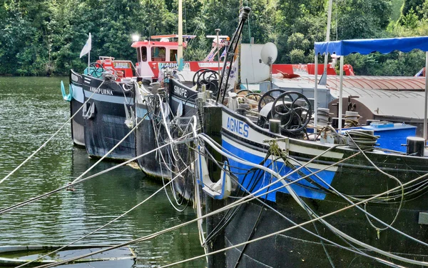 Frankrike, den pittoreska staden conflans-sainte-honorine — Stockfoto