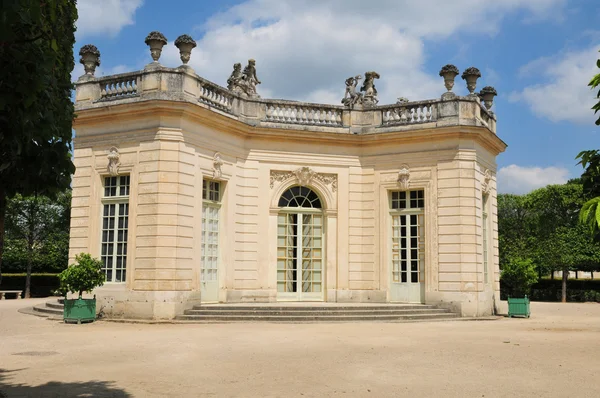 France, the Marie Antoinette estate in the parc of Versailles Pa — Stock Photo, Image