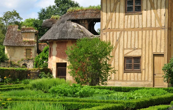 Frankrike, marie antoinette estate i parc av versailles pa — Stockfoto