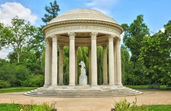 France, the Marie Antoinette estate in the parc of Versailles Pa — Stock Photo, Image