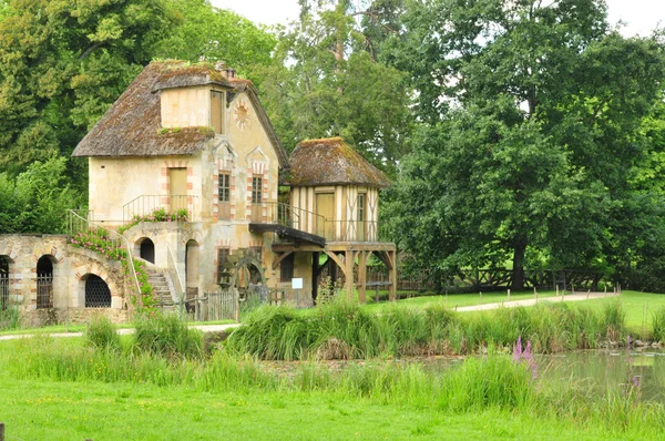 Frankrijk, de marie antoinette landgoed in het park van versailles pa — Stockfoto