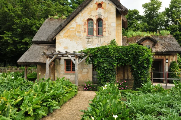 France, the Marie Antoinette estate in the parc of Versailles Pa — Stock Photo, Image