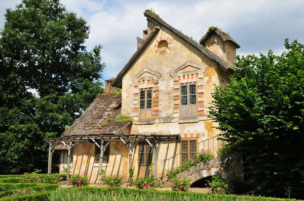 Frankrike, marie antoinette estate i parc av versailles pa — Stockfoto