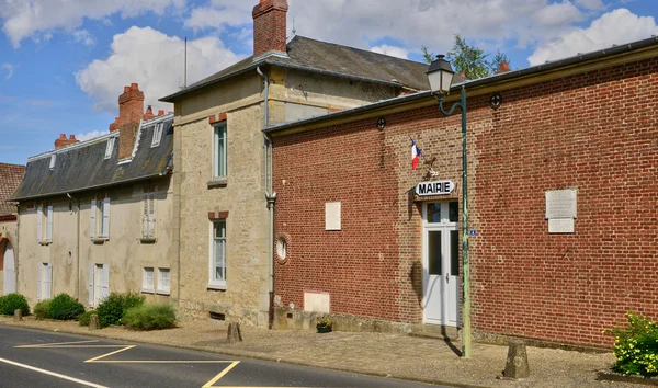 Francia, el pintoresco pueblo de Charmont — Foto de Stock