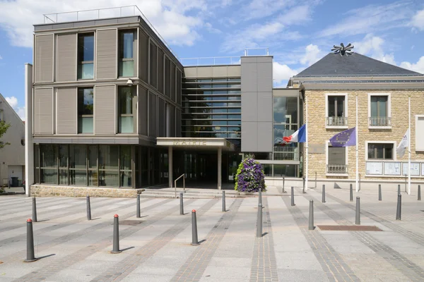 Francia, el ayuntamiento de Les Mureaux — Foto de Stock