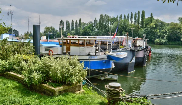 França, a pitoresca cidade de Conflans Sainte Honorine — Fotografia de Stock