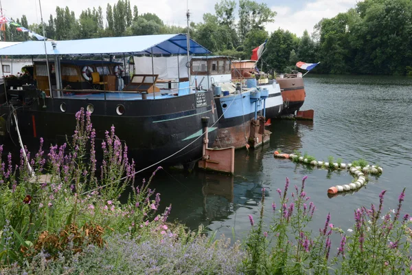 Frankrike, den pittoreska staden conflans-sainte-honorine — Stockfoto