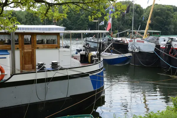 Francie, malebném městě conflans sainte honorine — Stock fotografie