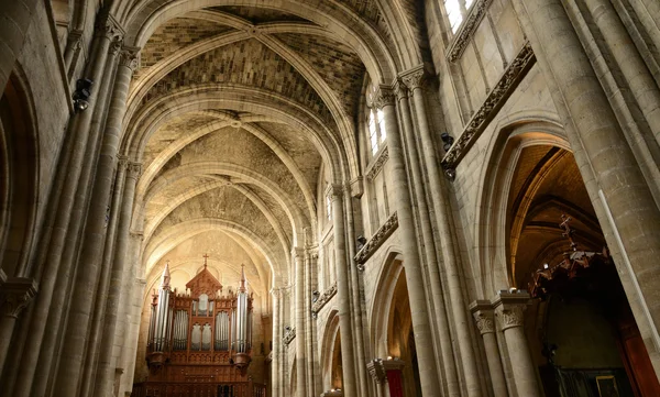 Francia, la pintoresca ciudad de Poissy — Foto de Stock