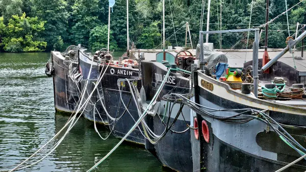 Frankrike, den pittoreska staden conflans-sainte-honorine — Stockfoto