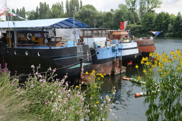 Frankrike, den pittoreska staden conflans-sainte-honorine — Stockfoto