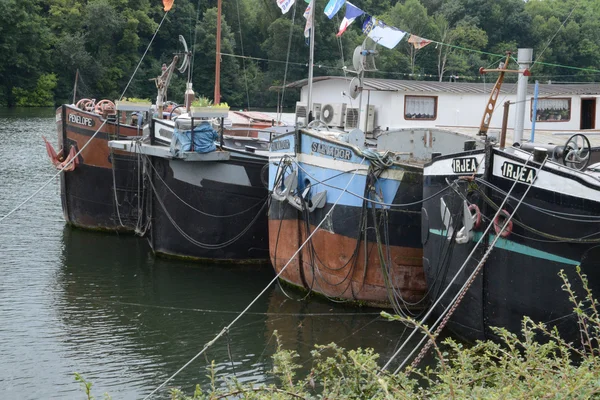 Francia, la pittoresca città di Conflans Sainte Honorine — Foto Stock