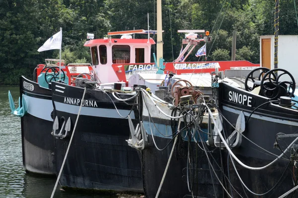 Frankrike, den pittoreska staden conflans-sainte-honorine — Stockfoto