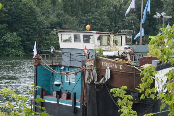 Frankrike, den pittoreska staden conflans-sainte-honorine — Stockfoto