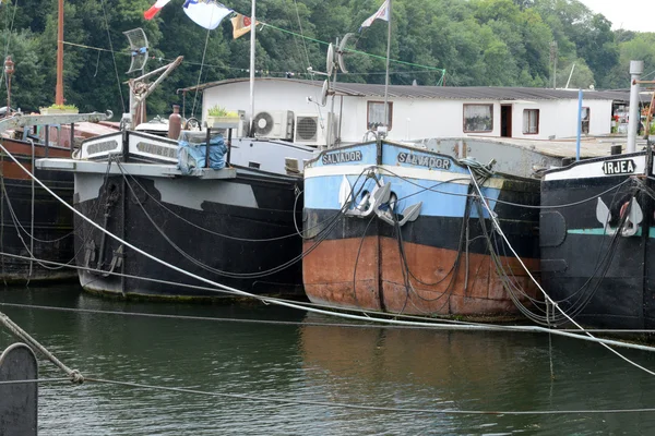 Frankrike, den pittoreska staden conflans-sainte-honorine — Stockfoto