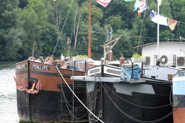 Frankrike, den pittoreska staden conflans-sainte-honorine — Stockfoto