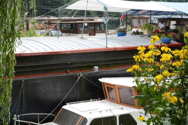 Frankrike, den pittoreska staden conflans-sainte-honorine — Stockfoto