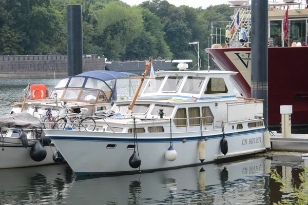 Francia, la pittoresca città di Conflans Sainte Honorine — Foto Stock