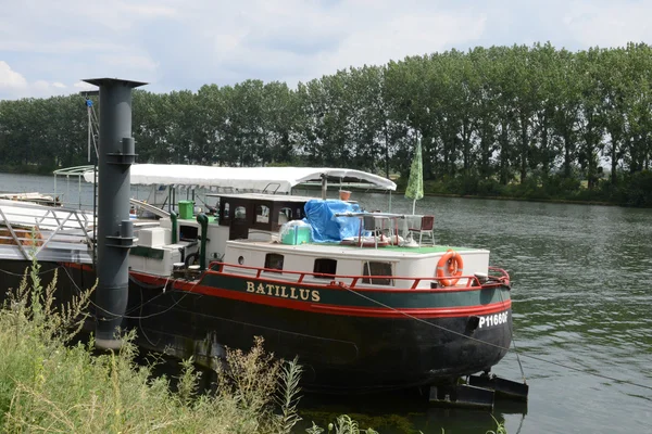 Francia, la pittoresca città di Conflans Sainte Honorine — Foto Stock