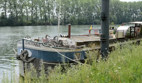 Francia, la pittoresca città di Conflans Sainte Honorine — Foto Stock