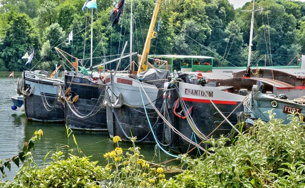 Frankrike, den pittoreska staden conflans-sainte-honorine — Stockfoto