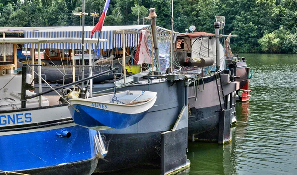 Francia, la pintoresca ciudad de Conflans Sainte Honorine —  Fotos de Stock