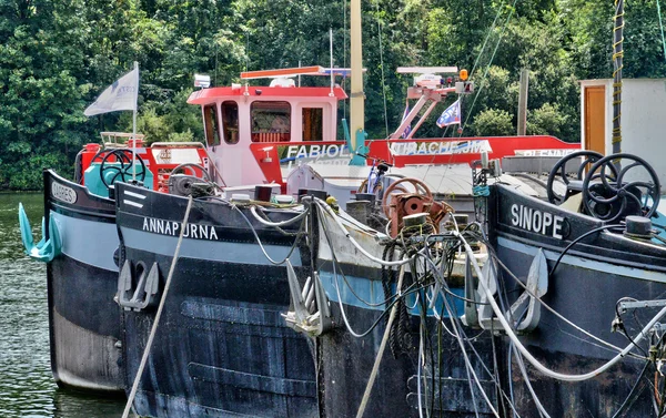 França, a pitoresca cidade de Conflans Sainte Honorine — Fotografia de Stock