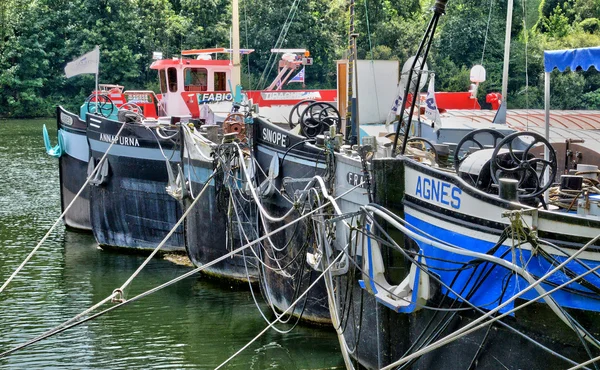 Frankreich, die malerische Stadt der Konfessionen sainte honorine — Stockfoto