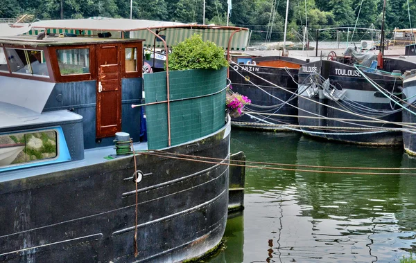 Francia, la pittoresca città di Conflans Sainte Honorine — Foto Stock