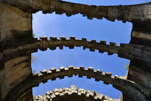 Франция, живописный акведук Майнтенона — стоковое фото