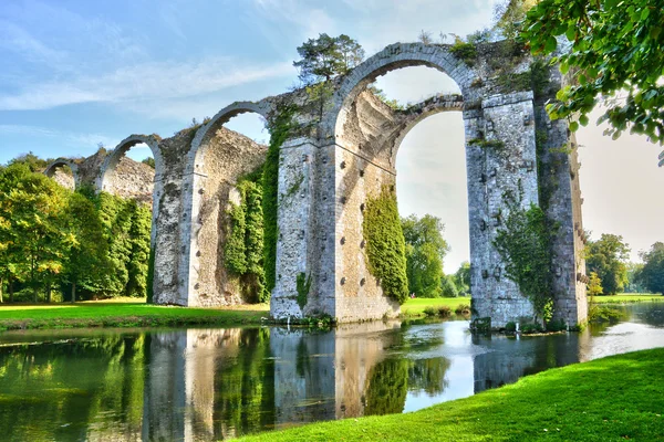 曼特侬夫人风景如画输水管道 — 图库照片