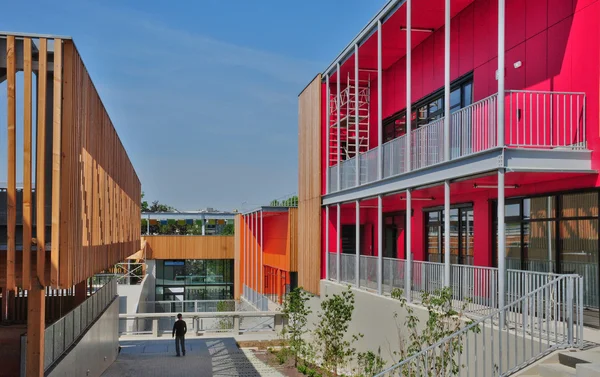 Modern school in Ile de France — Stock Photo, Image