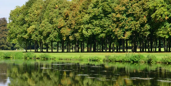 Francie, malebné město Maintenon — Stock fotografie