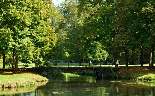 Francia, la pittoresca città di Maintenon — Foto Stock