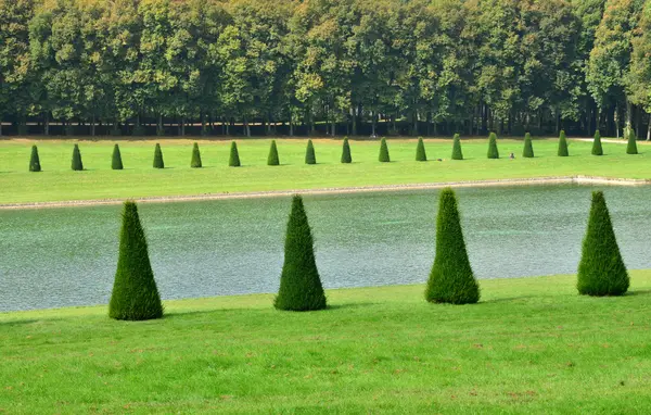 Francia, el parque clásico de Marly le Roi —  Fotos de Stock