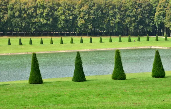 Francia, el parque clásico de Marly le Roi — Foto de Stock