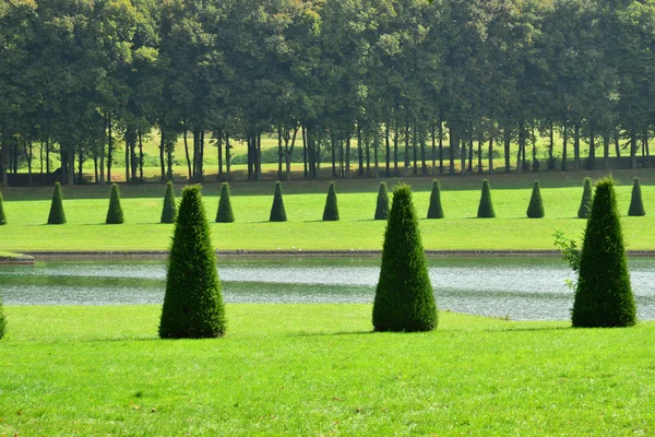 Francia, el parque clásico de Marly le Roi —  Fotos de Stock