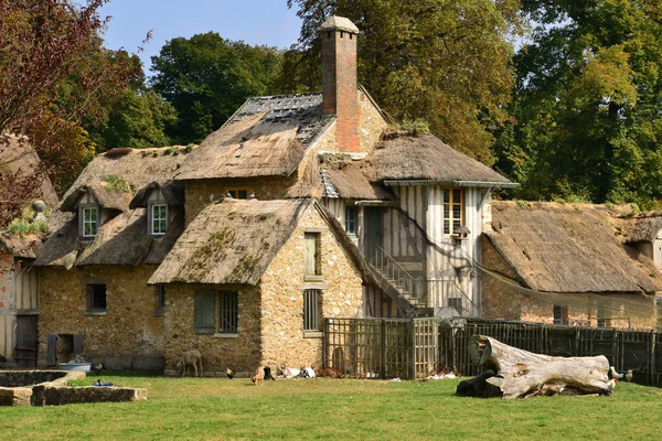 Domaine Marie Antoinette dans le parc du château de Versailles — Photo