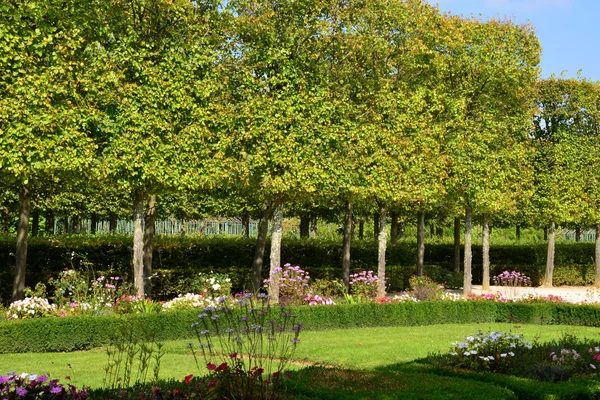 Marie Antoinette estate in the parc of Versailles Palace — Stock Photo, Image