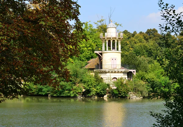 Marie antoinette panství v parc palác versailles — Stock fotografie