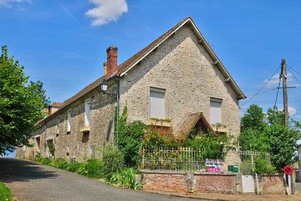 Oise, el pueblo histórico de Montjavoult — Foto de Stock