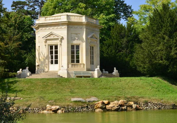 Marie Antoinette estate in the parc of Versailles Palace — Stock Photo, Image