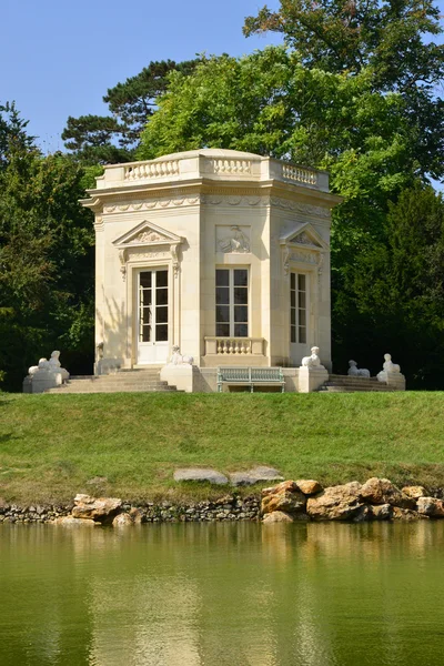 Marie Antoinette estate in the parc of Versailles Palace — Stock Photo, Image