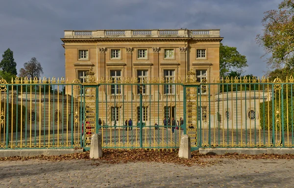 Marie antoinette panství v parc palác versailles — Stock fotografie